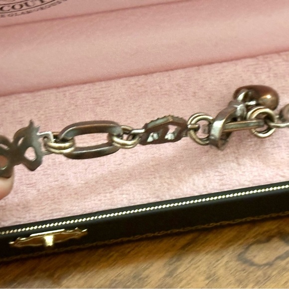 Y2K Juicy Couture Vintage Charm Bracelet w/ Original Box – Rhinestone Heart Bow - Picture 4 of 7